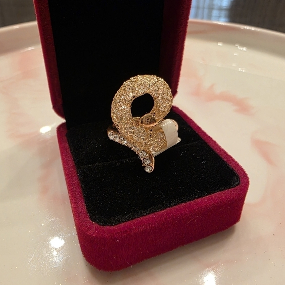 Modern Ring With Crushed Crystal - Picture 4 of 4